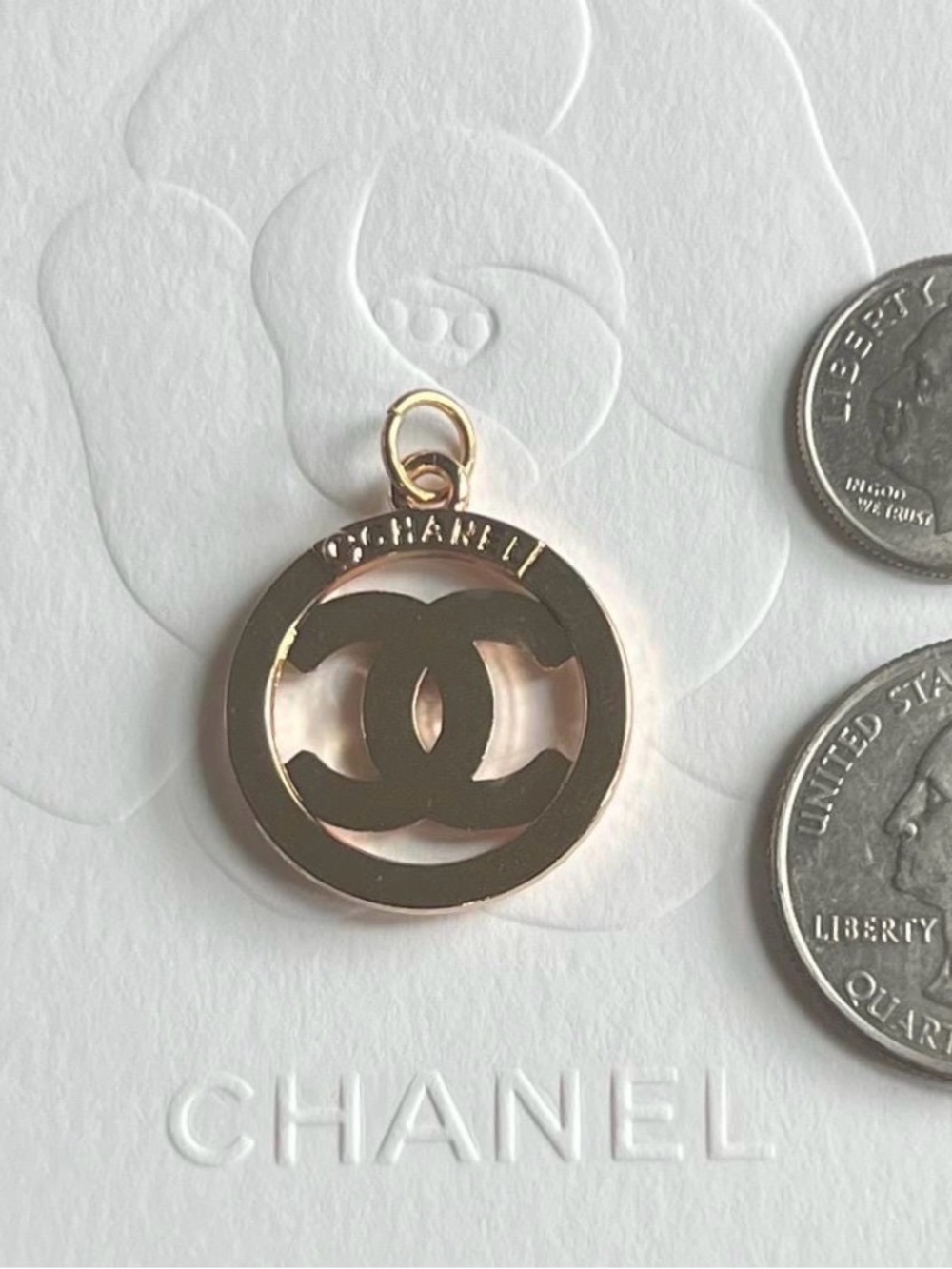 CHANEL Gold-Tone Pendant Necklace with Pink Crystal CC Emblem - Picture 4 of 7